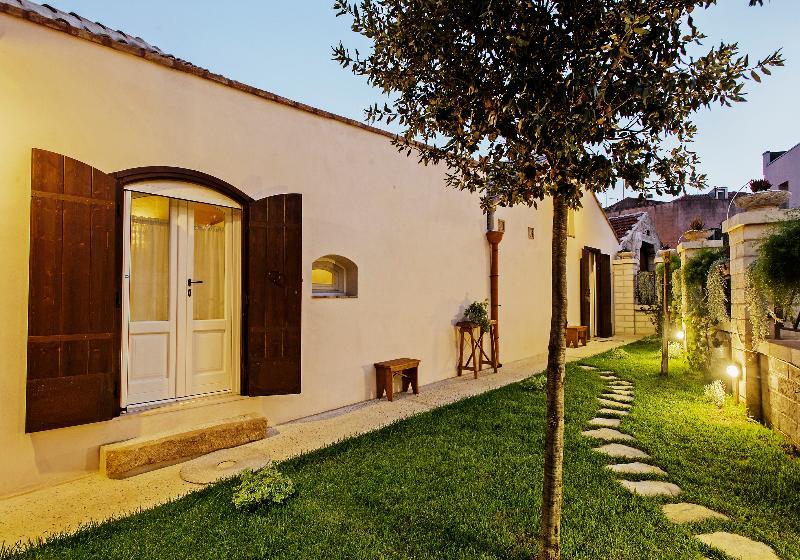 Bed and Breakfast Borgo San Gaetano Бернальда Екстер'єр фото